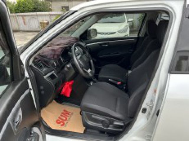 2014年出廠/五門掀背一手小車/好開好停優質代步車/里程保證  第11張相片