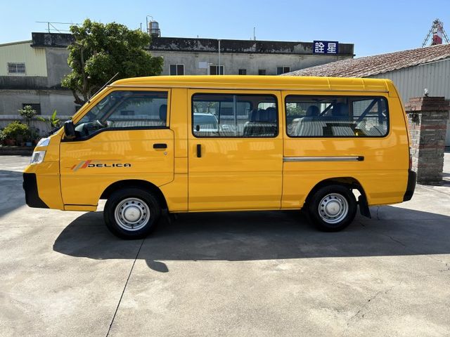 8人座自排廂型車/後座獨立空調/盲點偵測/Yes認證/里程保證/附發票  第3張相片