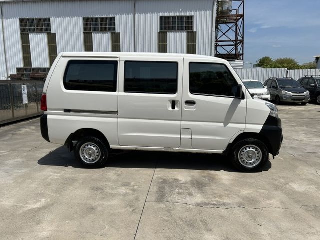 10月出廠/5人座客貨車/ABS/雙安全氣囊/循跡防滑/盲點偵測/里程保證/YES認證  第4張相片