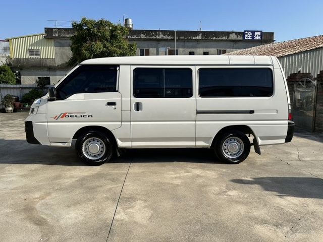 8人座廂型客貨車/自排/ABS/盲點偵測/雙安全氣囊/循跡防滑/定速/里程保證/附發票  第3張相片