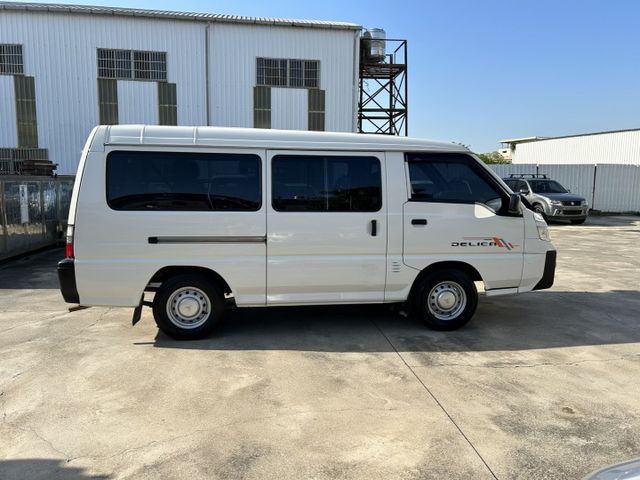 8人座廂型客貨車/自排/ABS/盲點偵測/雙安全氣囊/循跡防滑/定速/里程保證/附發票  第4張相片