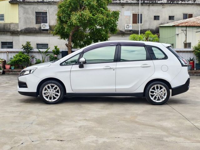 雙安全氣囊/免持I KEY/倒車雷達/電動尾門/里程保證/YES認證/全車原鈑件/原廠保固中  第3張相片