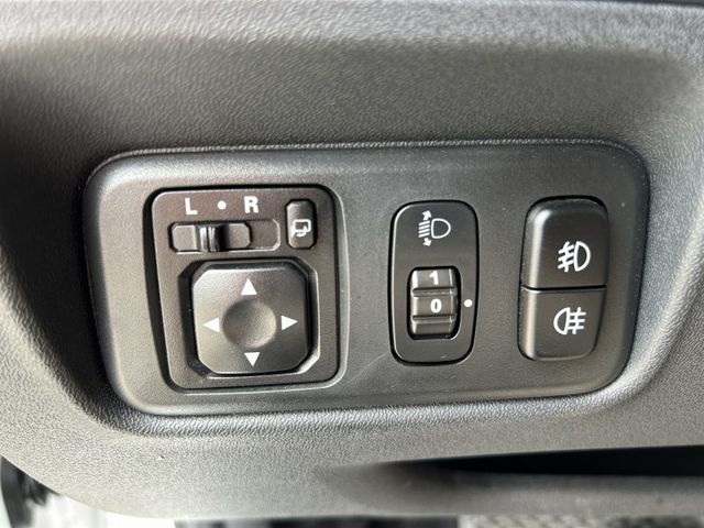 雙安全氣囊/免持I KEY/倒車雷達/電動尾門/里程保證/YES認證/全車原鈑件/原廠保固中  第12張相片