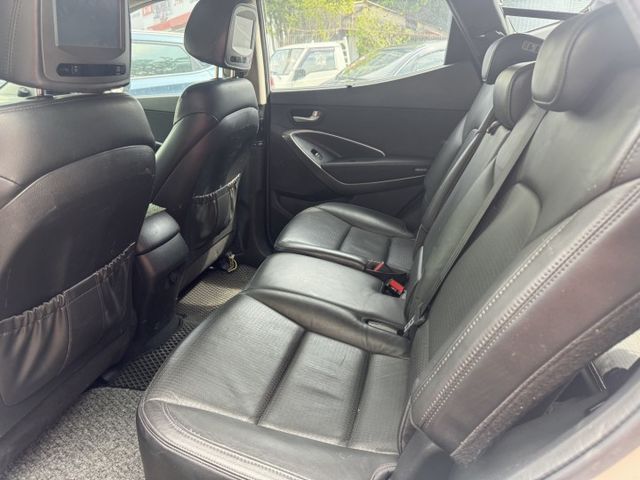 【新入庫整備中 歡迎您來電預約賞車】頂級4WD 一手車 僅跑9.6萬  第4張相片