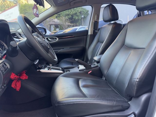 【新入庫整備中 歡迎您來電預約賞車】旗艦版 一手車 原鈑件 僅跑2.6萬 IKEY 盲點 環景  第3張相片