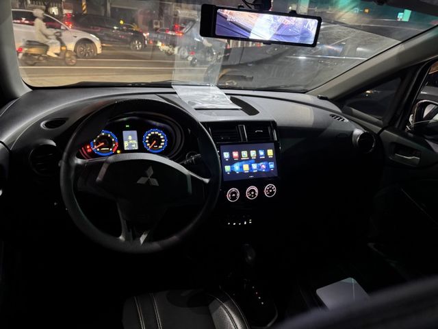 超值代步小車 頂級輕鬆型｜一手車 原鈑件 僅跑6.6萬 符合結構認證 IKEY 恆溫  電尾門 安卓影音 倒車顯影｜  第4張相片