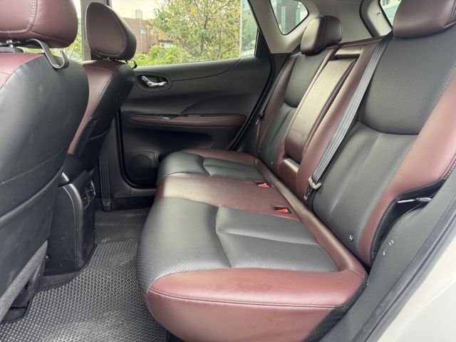 『J台! 比一般Tiida還要帥!』J版頂規 大空間掀背車｜一手車 原鈑件 僅跑四萬 原廠保養  車況漂亮  第4張相片