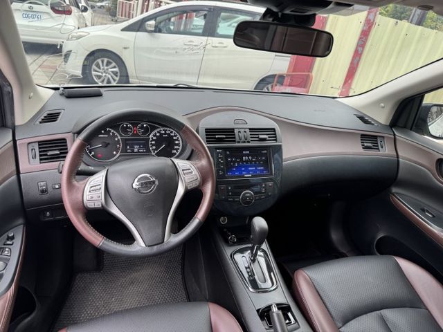 『J台! 比一般Tiida還要帥!』J版頂規 大空間掀背車｜一手車 原鈑件 僅跑四萬 原廠保養  車況漂亮  第5張相片