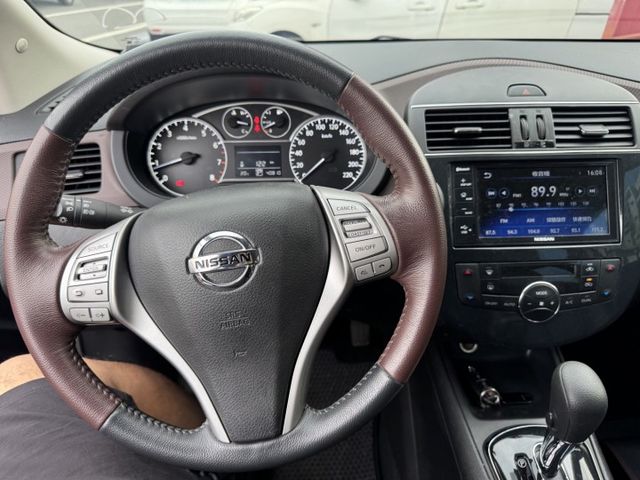 『J台! 比一般Tiida還要帥!』J版頂規 大空間掀背車｜一手車 原鈑件 僅跑四萬 原廠保養  車況漂亮  第6張相片