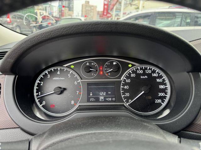 『J台! 比一般Tiida還要帥!』J版頂規 大空間掀背車｜一手車 原鈑件 僅跑四萬 原廠保養  車況漂亮  第7張相片