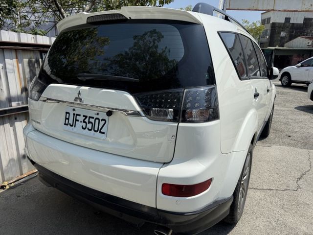 『老闆!需要大空間嗎?有預算要求嗎? 這台推薦給您!! 』 IO版 原鈑件 僅跑十萬 車況漂亮 妥善率優良  第2張相片