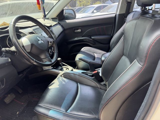 『老闆!需要大空間嗎?有預算要求嗎? 這台推薦給您!! 』 IO版 原鈑件 僅跑十萬 車況漂亮 妥善率優良  第3張相片