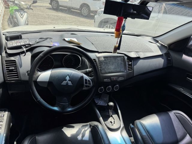 『老闆!需要大空間嗎?有預算要求嗎? 這台推薦給您!! 』 IO版 原鈑件 僅跑十萬 車況漂亮 妥善率優良  第5張相片