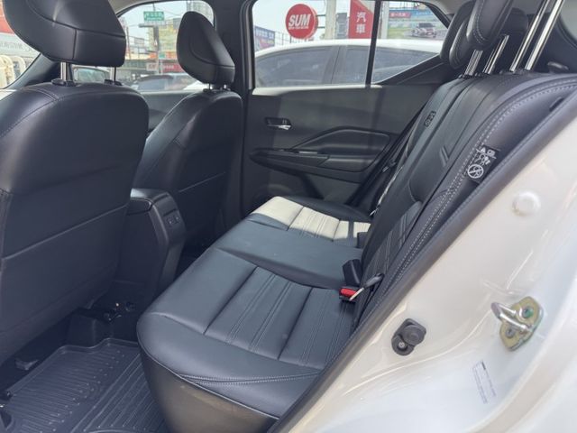 最美CUV - 限量樂咖特仕版 | 一手車 | 原鈑件 | 低里程 | 僅跑五千多公里 新車保固!  第4張相片