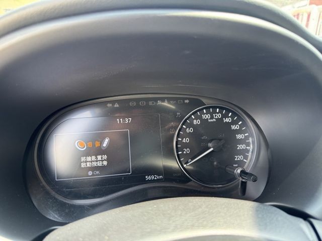 最美CUV - 限量樂咖特仕版 | 一手車 | 原鈑件 | 低里程 | 僅跑五千多公里 新車保固!  第7張相片