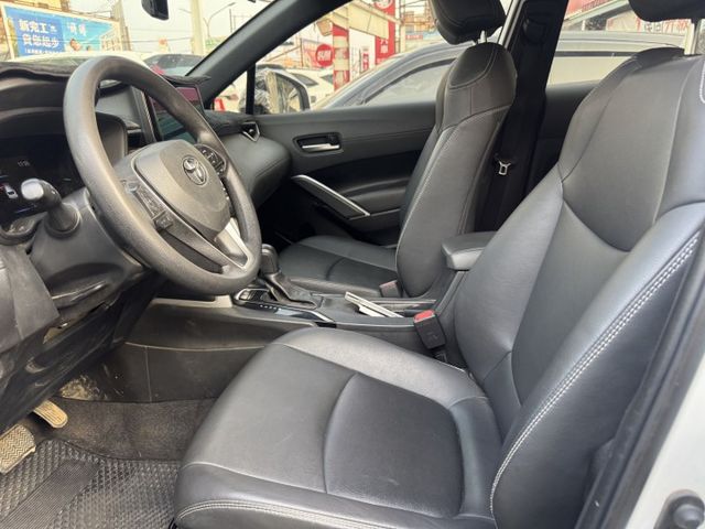 【新入庫整備中 歡迎您來電預約賞車】油電尊爵 一手車 原鈑件 僅跑4.7萬 原廠保養  第3張相片