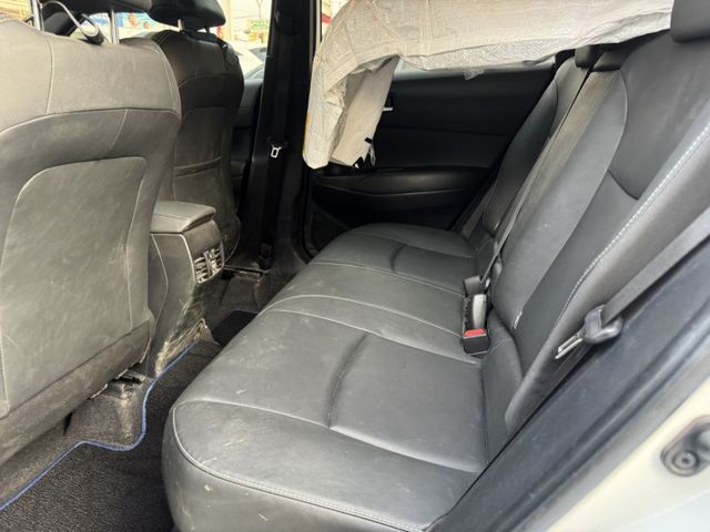 【新入庫整備中 歡迎您來電預約賞車】油電尊爵 一手車 原鈑件 僅跑4.7萬 原廠保養  第4張相片