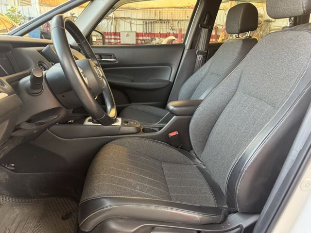 【新入庫整備中 歡迎您來電預約賞車】油電 一手車 原鈑件 僅跑五萬 原廠保養  第3張相片