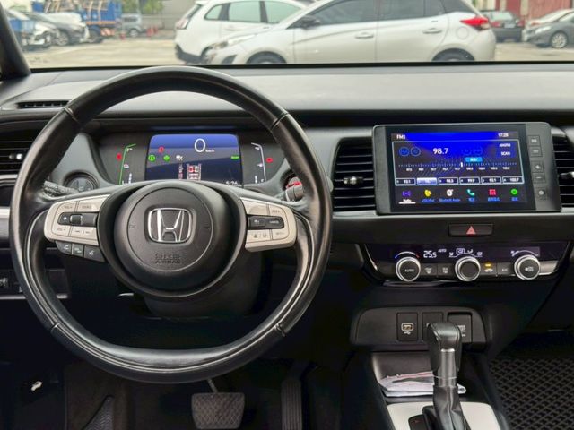 【cp值油電小車首選!!】可愛小姊姊超合適❤ 靈活性 大空間 省油一車☚ 一手車 原鈑件 僅跑五萬 原廠保養  第11張相片