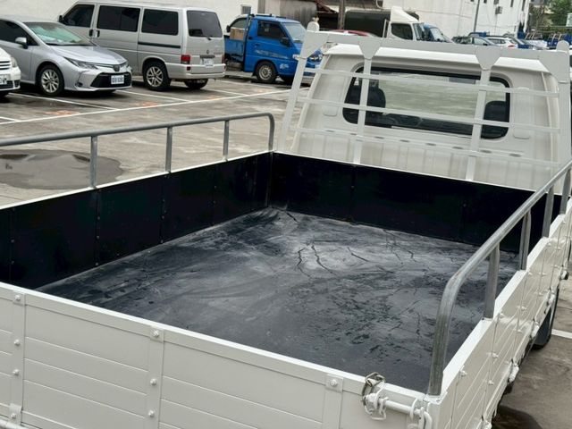 來來來!! ❰ ☛ 會幫你賺錢ㄉ車子$$  底加啦!! ❱ 手排更有力 里程低 車況漂亮 一手車 僅跑4.8萬  第7張相片