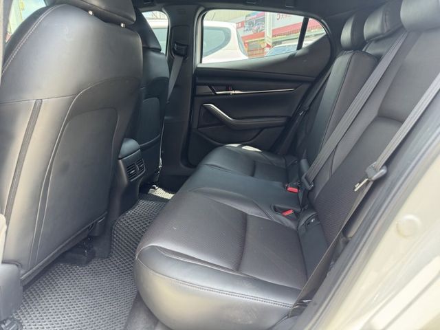 【新入庫整備中 歡迎您來電預約賞車】旗艦5D 一手車 原鈑件 僅跑4.3萬 原廠保養 BOSE音響  第4張相片