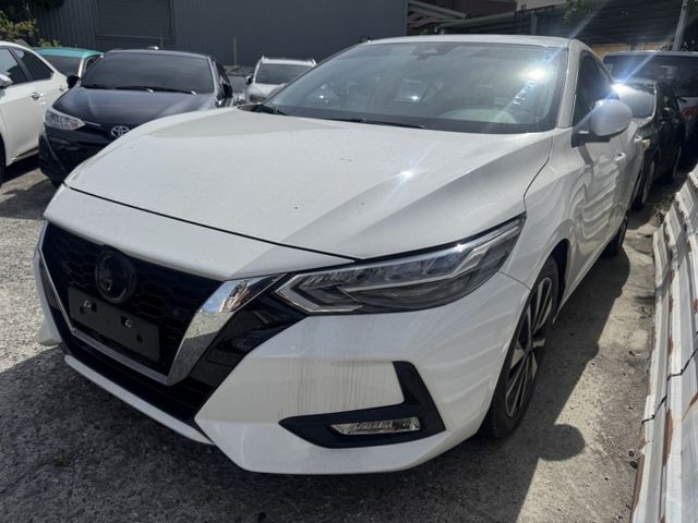 【新入庫整備中 歡迎您來電預約賞車】尊爵智駕版 一手車 原鈑件 僅跑3.6萬  第1張相片