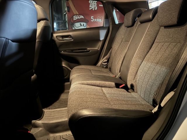 【新入庫整備中 歡迎您來電預約賞車】油電 一手車 原鈑件 僅跑3.2萬  第4張相片