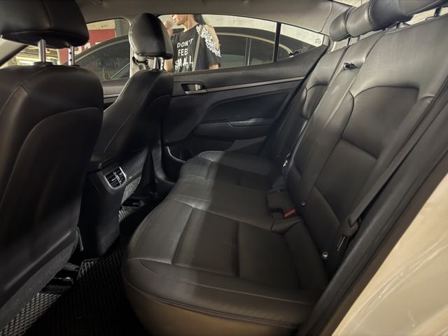 【新入庫整備中 歡迎您來電預約賞車】旗艦型 一手車 原鈑件 僅跑8.6萬 原廠保養  第4張相片