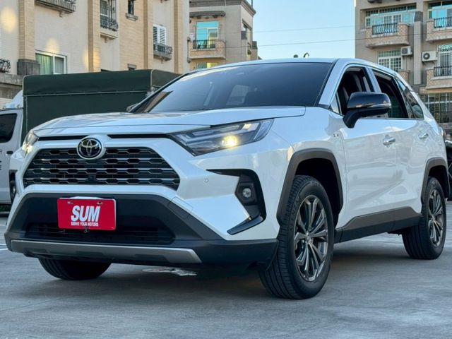☾要省油?科技?安全?環景?動力?又要空間大?!☽ 這台油電RAV4 塔哩傳便便!! 里程低、原鈑件、年份新、一手車  第1張相片