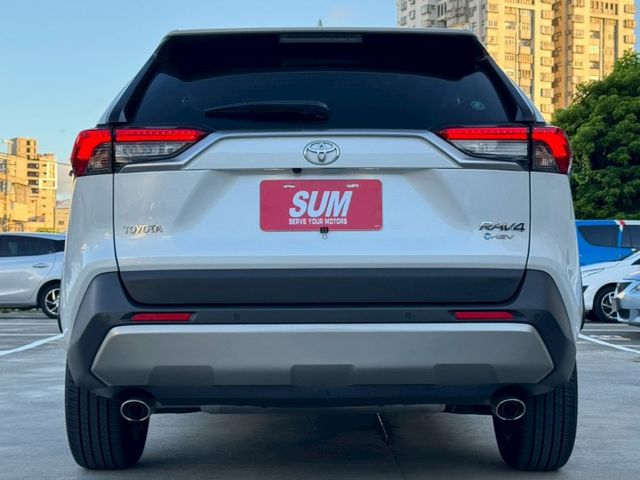 ☾要省油?科技?安全?環景?動力?又要空間大?!☽ 這台油電RAV4 塔哩傳便便!! 里程低、原鈑件、年份新、一手車  第5張相片