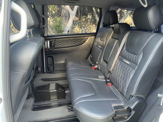 LMPV 福祉車 旗鑑版 HID頭燈、環景系統、電動側滑門、定速、車道變換轉助系統、伸縮式斜坡板  第3張相片