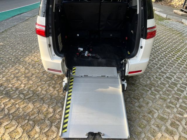 LMPV 福祉車 旗鑑版 HID頭燈、環景系統、電動側滑門、定速、車道變換轉助系統、伸縮式斜坡板  第5張相片