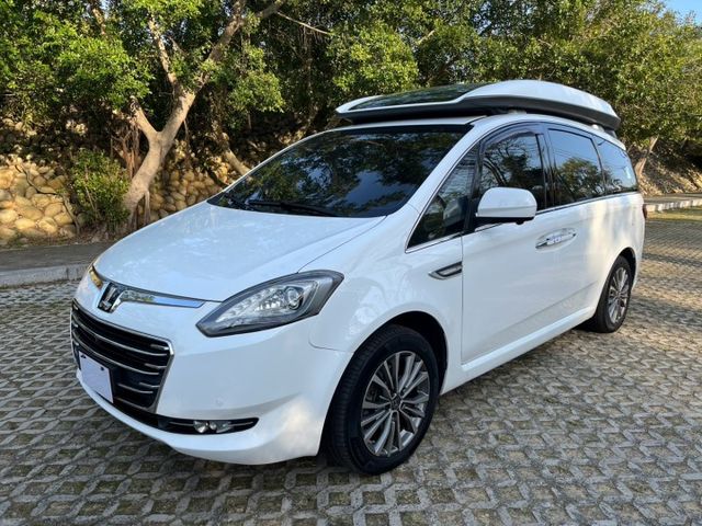 LMPV 福祉車 旗鑑版 HID頭燈、環景系統、電動側滑門、定速、車道變換轉助系統、伸縮式斜坡板  第11張相片