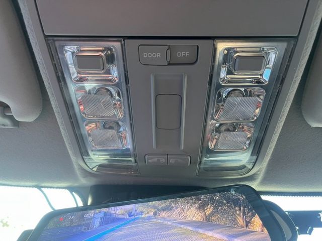LMPV 福祉車 旗鑑版 HID頭燈、環景系統、電動側滑門、定速、車道變換轉助系統、伸縮式斜坡板  第13張相片
