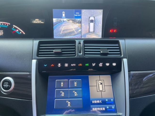 LMPV 福祉車 旗鑑版 HID頭燈、環景系統、電動側滑門、定速、車道變換轉助系統、伸縮式斜坡板  第15張相片
