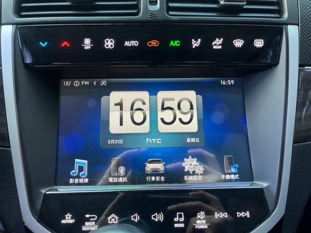 LMPV 福祉車 旗鑑版 HID頭燈、環景系統、電動側滑門、定速、車道變換轉助系統、伸縮式斜坡板  第16張相片