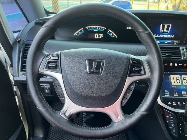 LMPV 福祉車 旗鑑版 HID頭燈、環景系統、電動側滑門、定速、車道變換轉助系統、伸縮式斜坡板  第19張相片