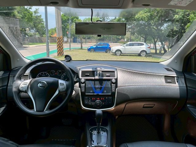 頂級 選配環景 分區恆溫 衛星導航 I-KEY 定速 車道變換輔助系統 倒車顯影  第12張相片