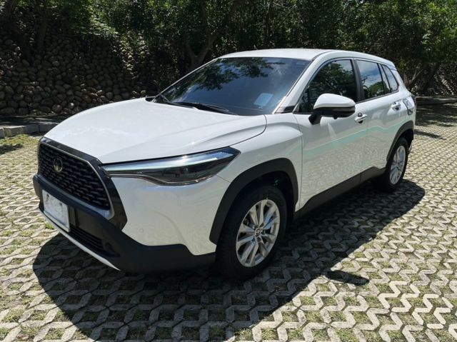 豪華款 環景系統 盲點偵側 I-KEY 遠光燈自動控制 行車安全配備齊全  第8張相片