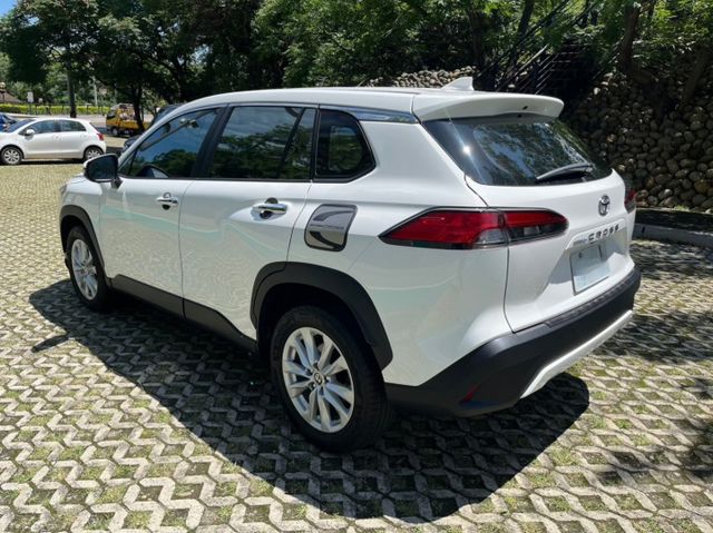 豪華款 環景系統 盲點偵側 I-KEY 遠光燈自動控制 行車安全配備齊全  第14張相片