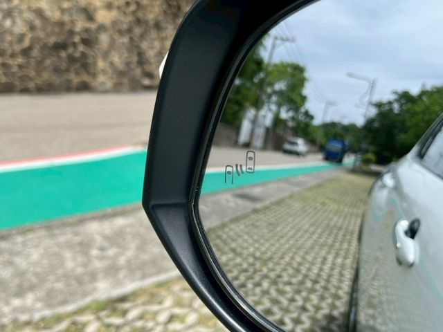 豪華款 環景系統 盲點偵側 I-KEY 遠光燈自動控制 行車安全配備齊全  第15張相片