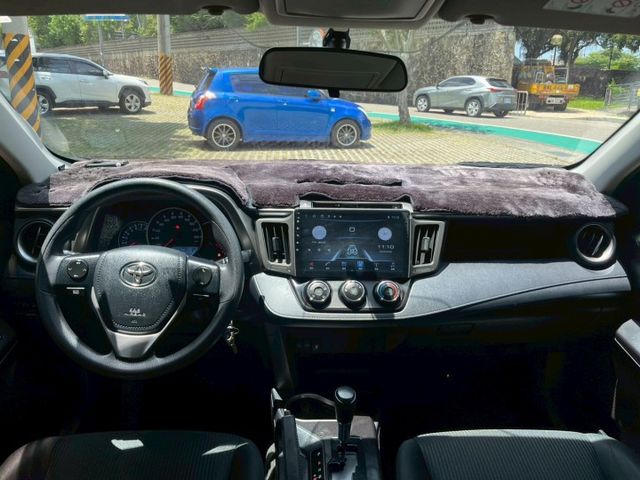 倒車影像 抬頭顯示 衛星導航 電動後視鏡 ABS EBD 胎壓監控 ISOFIX  第11張相片