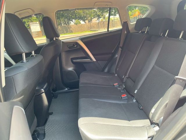 倒車影像 抬頭顯示 衛星導航 電動後視鏡 ABS EBD 胎壓監控 ISOFIX  第14張相片