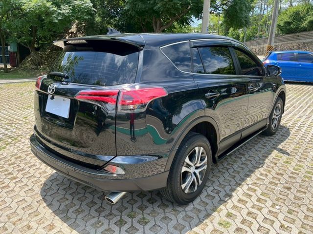 倒車影像 抬頭顯示 衛星導航 電動後視鏡 ABS EBD 胎壓監控 ISOFIX  第15張相片