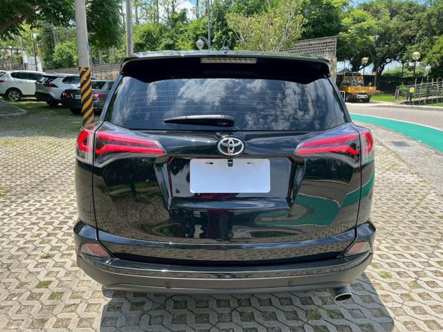 倒車影像 抬頭顯示 衛星導航 電動後視鏡 ABS EBD 胎壓監控 ISOFIX  第17張相片
