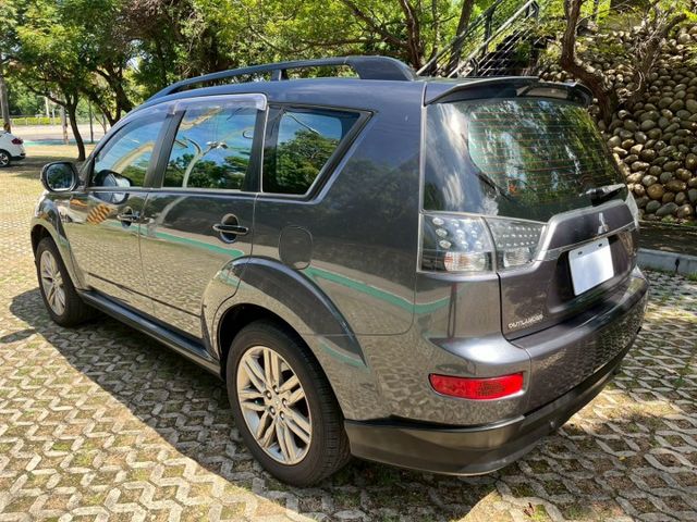 IO版 車況佳 無待修 外表、內裝整潔 里程保證  第11張相片