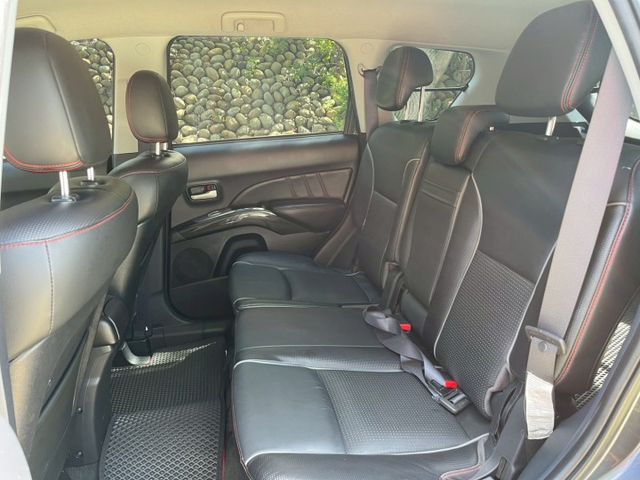 IO版 車況佳 無待修 外表、內裝整潔 里程保證  第12張相片