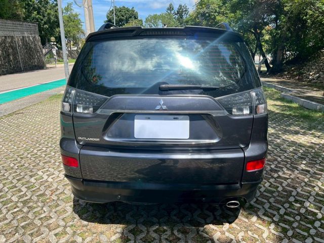 IO版 車況佳 無待修 外表、內裝整潔 里程保證  第16張相片