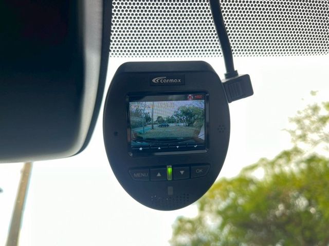 油電車 旗鑑版 抬頭顯示器 電動椅 LED頭燈 I-KEY 環景系統 ISOFIX  盲點  第2張相片