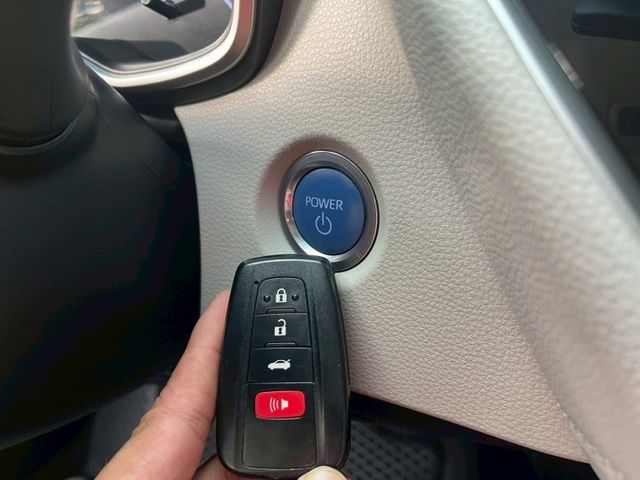 油電車 旗鑑版 抬頭顯示器 電動椅 LED頭燈 I-KEY 環景系統 ISOFIX  盲點  第5張相片